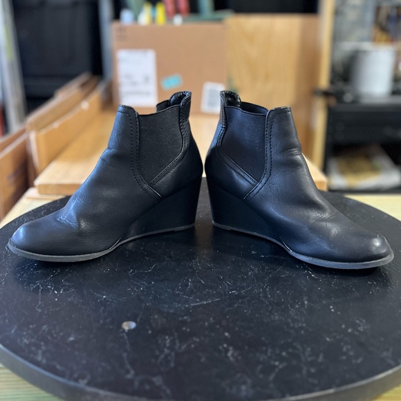 Short Faux Leather Black Wedge Heel short Booties. Size 8.5. Easy on/off - Picture 12 of 17
